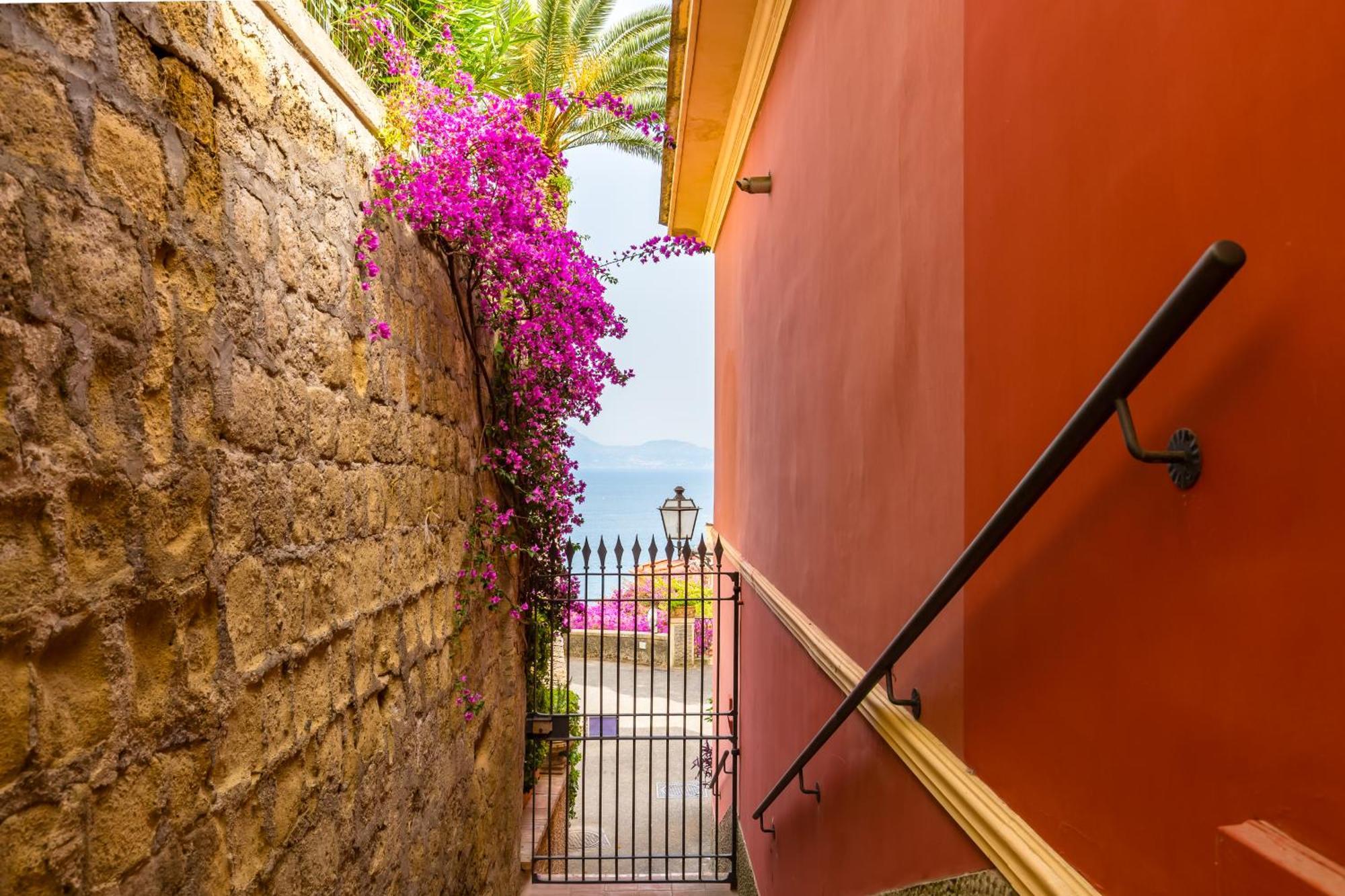 Villa Dolcevita With Parking By Napoliapartments 外观 照片